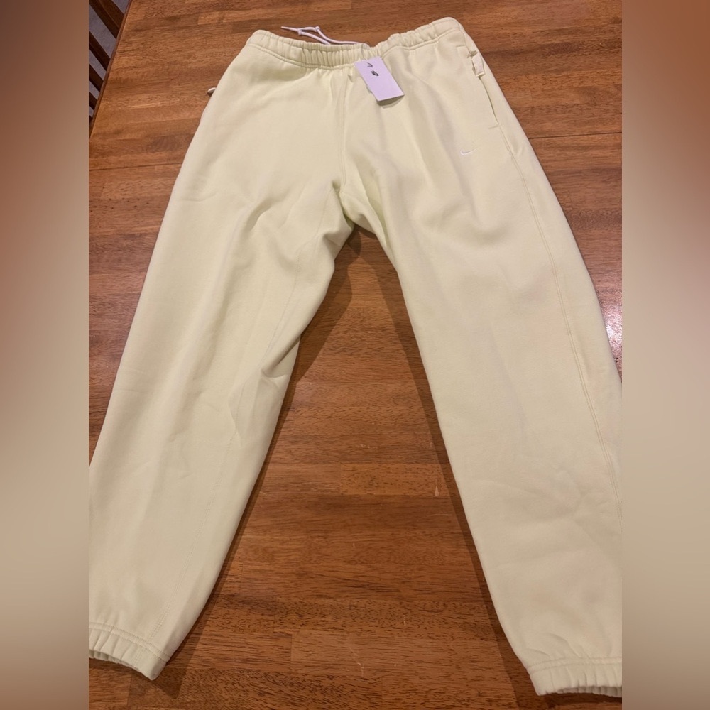 Nike Men’s Essential Jogger Medium DX1364 331 Fleece Pants Light Yellow New Tags